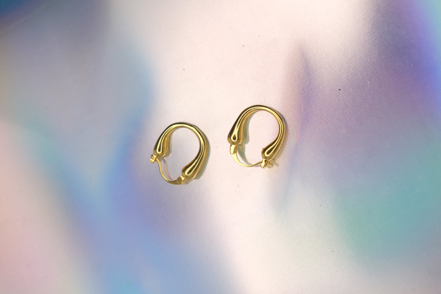Modern Curve Gold/Silver Hoop Earrings - Gold/Silver Plated Sleek Design - Sterling Silver Posts | Anting Hoop Wanita