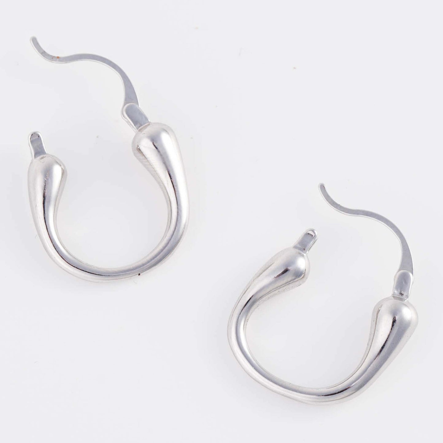 Modern Curve Gold/Silver Hoop Earrings - Gold/Silver Plated Sleek Design - Sterling Silver Posts | Anting Hoop Wanita
